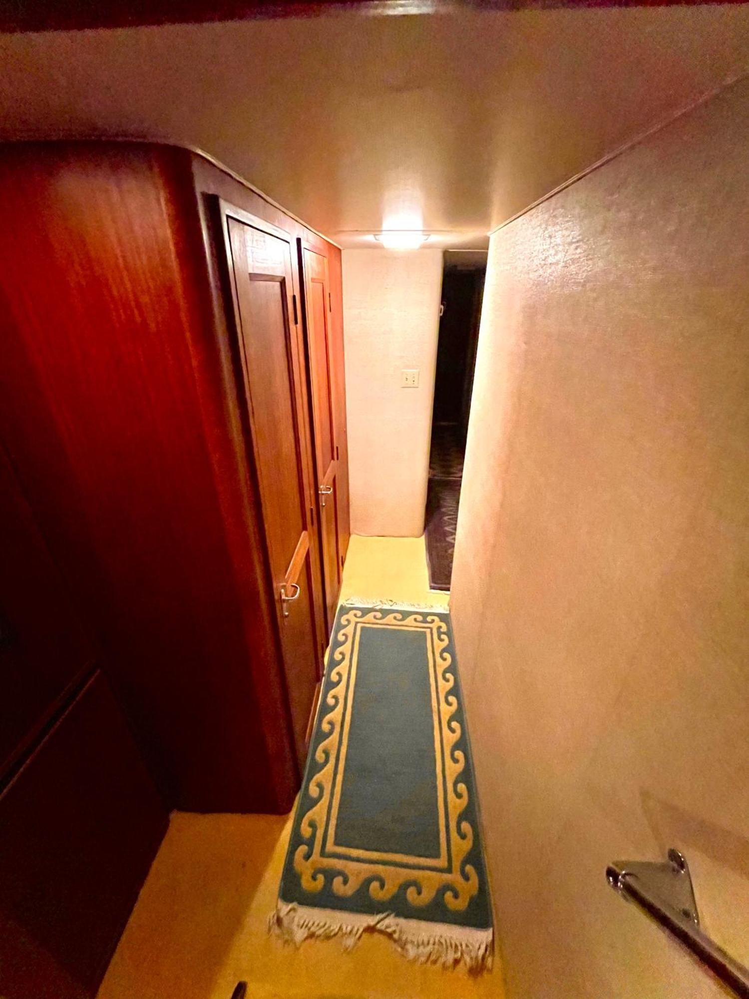 Hotel Yacht Our Alissa Сант Адриа де Бесос Екстериор снимка