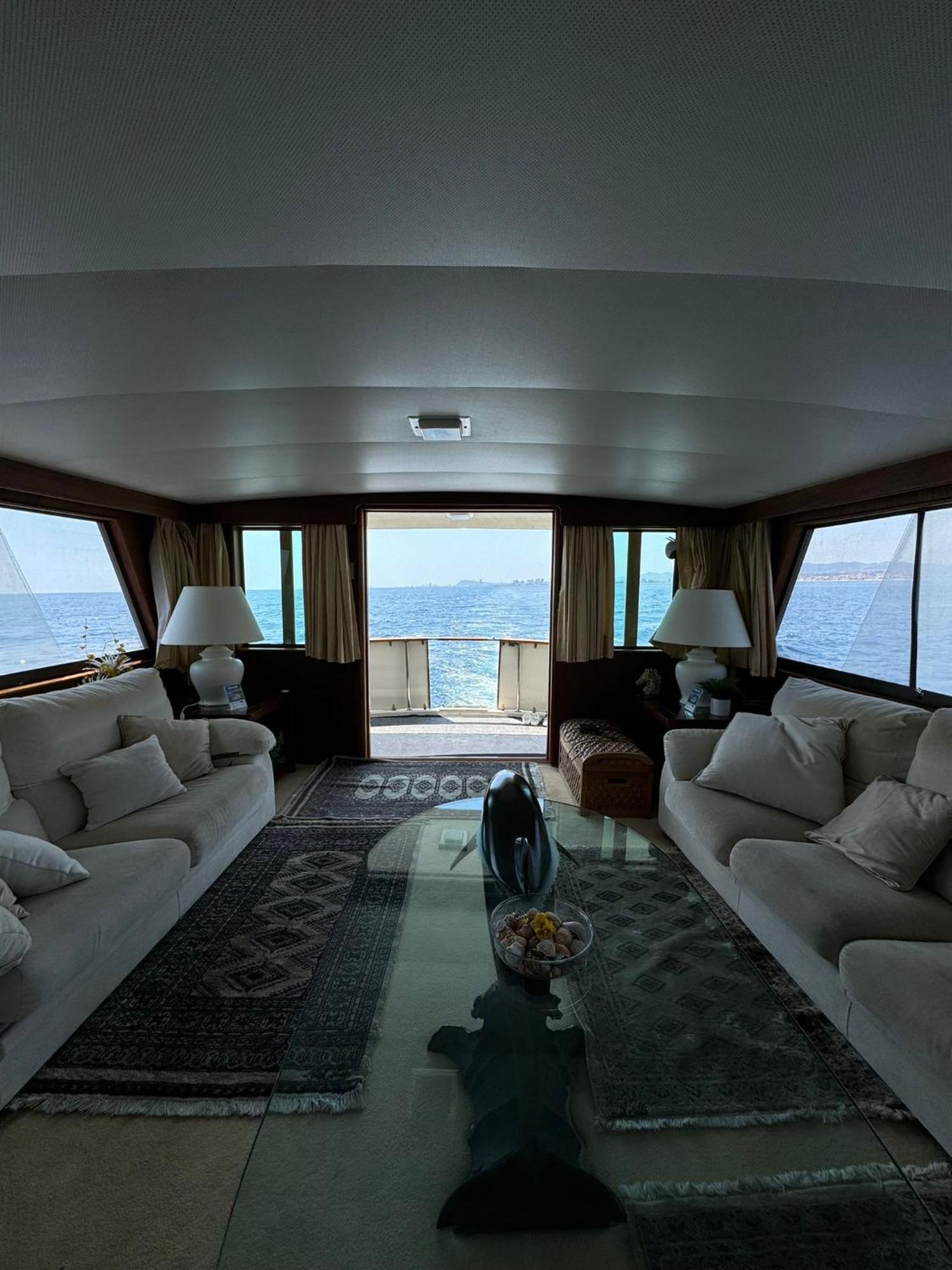 Hotel Yacht Our Alissa Сант Адриа де Бесос Екстериор снимка