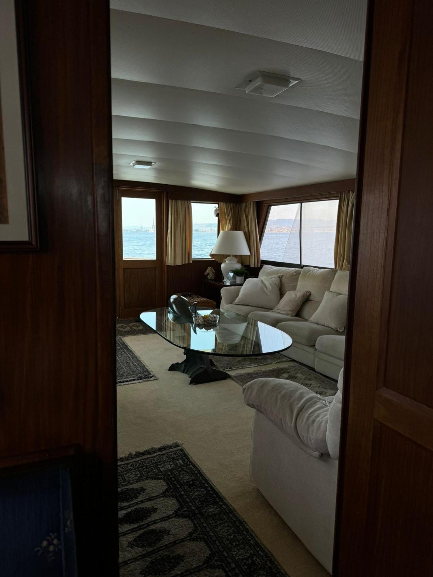 Hotel Yacht Our Alissa Сант Адриа де Бесос Екстериор снимка